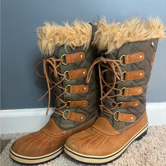 Sorel Shoes - Sorel Women's TOFINO CVS DARK OLIVE Winter Boots